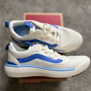 NEW IN BOX VANS Ultrarange Sneakers size 5.5